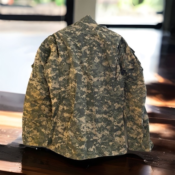 Retired Army Military Jacket - Picture 2 of 3